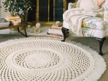 Kukičani tepih (46 prostirke pletene pređe pravokutnog, i okruglog oblika na u unutrašnjosti spavaće sobe