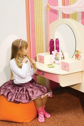  Kinder-kaptafel met een spiegel voor meisjes: kenmerken naar keuze