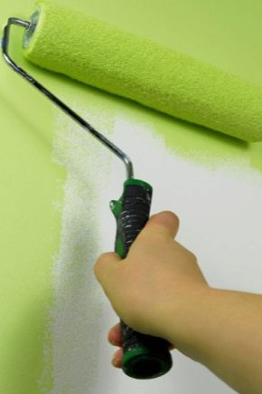  페인트 마른 벽에서 나온 페인트 : 페인트 선택 및 작업 순서