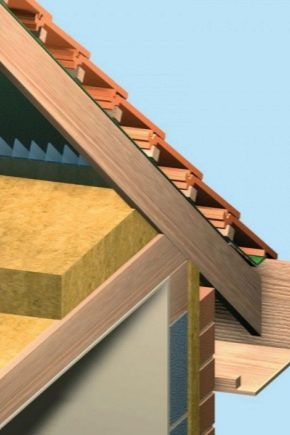  추운 지붕이있는 집에서 천장을 따뜻하게하는 방법