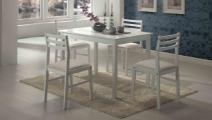  White chairs for the kitchen