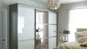  Wardrobe with a mirror in the bedroom