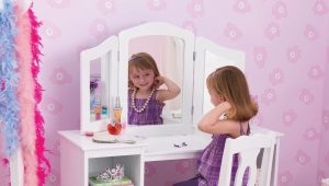 Persirengimo stalas su veidrodžiu mergaitei
