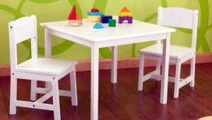  लकड़ी के बच्चों की मेज: पसंद की विशेषताएं
