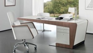  현대적인 스타일의 세련된 책상