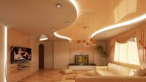  प्रकाश के साथ दो-स्तर की खिंचाव छत: इंटीरियर में दिलचस्प विचार