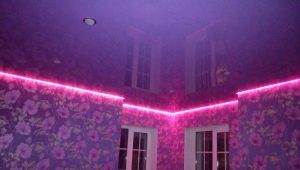  प्रकाश के साथ खिंचाव छत: इंटीरियर में सुंदर समाधान