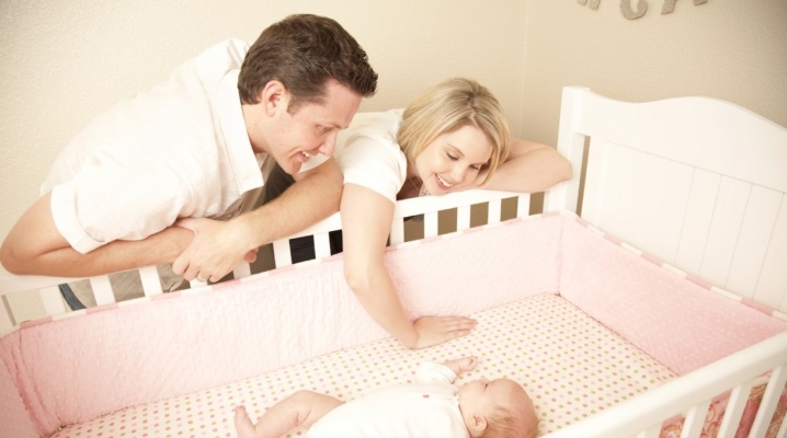  Mattress in the crib for newborns