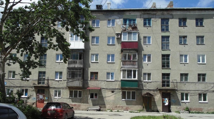  Hruščiovo balkonų stiklinimas