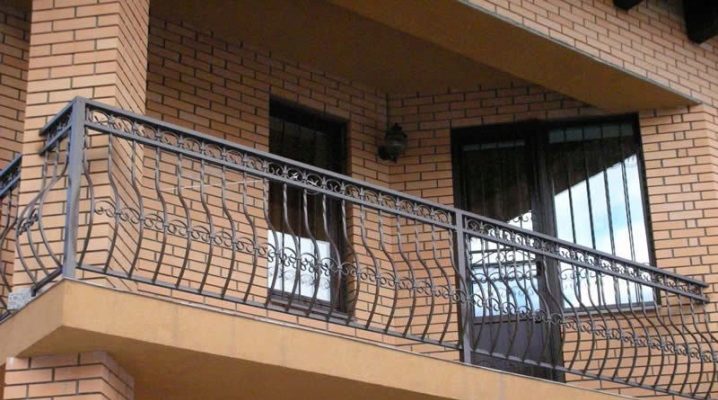  Balcony railing