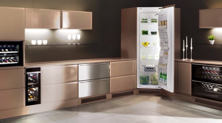  Design corner kitchens of different sizes with a refrigerator