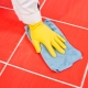  바닥 타일의 이음새를 청소하는 방법은 무엇입니까?