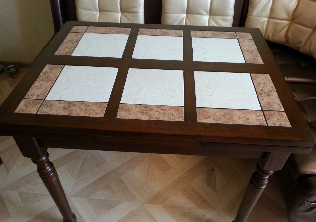 обеденный стол со столешницей из керамической плитки