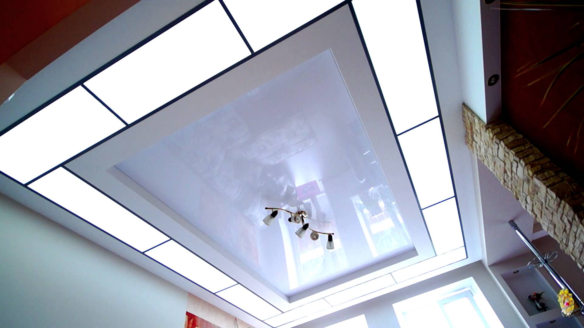 cream Ligation bosom Panouri luminoase pe tavan (36 fotografii): linii de diode și dungi pe  tavanul din apartament, fereastra de tavan cu iluminare cu LED-uri