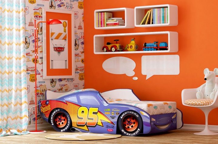 آلة سرير لصبي صورة): كاتبة شكل سيارة للأطفال