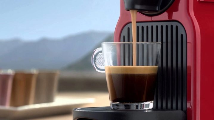 ماكينة قهوة مبطنة De'Longhi Nespresso: كيفية استخدام آلة ...